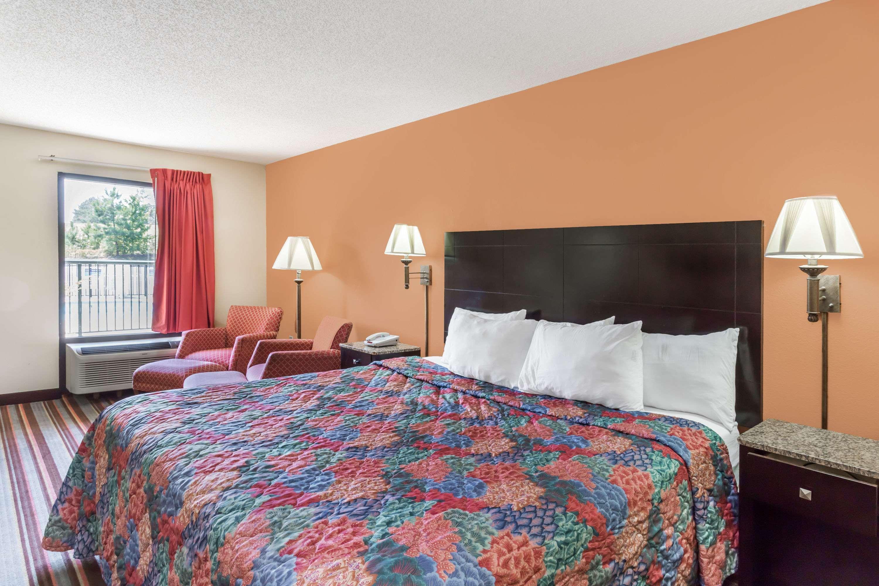 Days Inn By Wyndham Сэнфорд Экстерьер фото